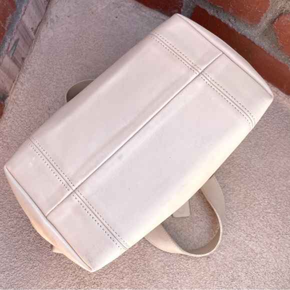 VTG🌻 COACH Waverly Buckle Leather Tote Bag with Zip Wristlet in Ivory/Sunflower - Picture 10 of 16
